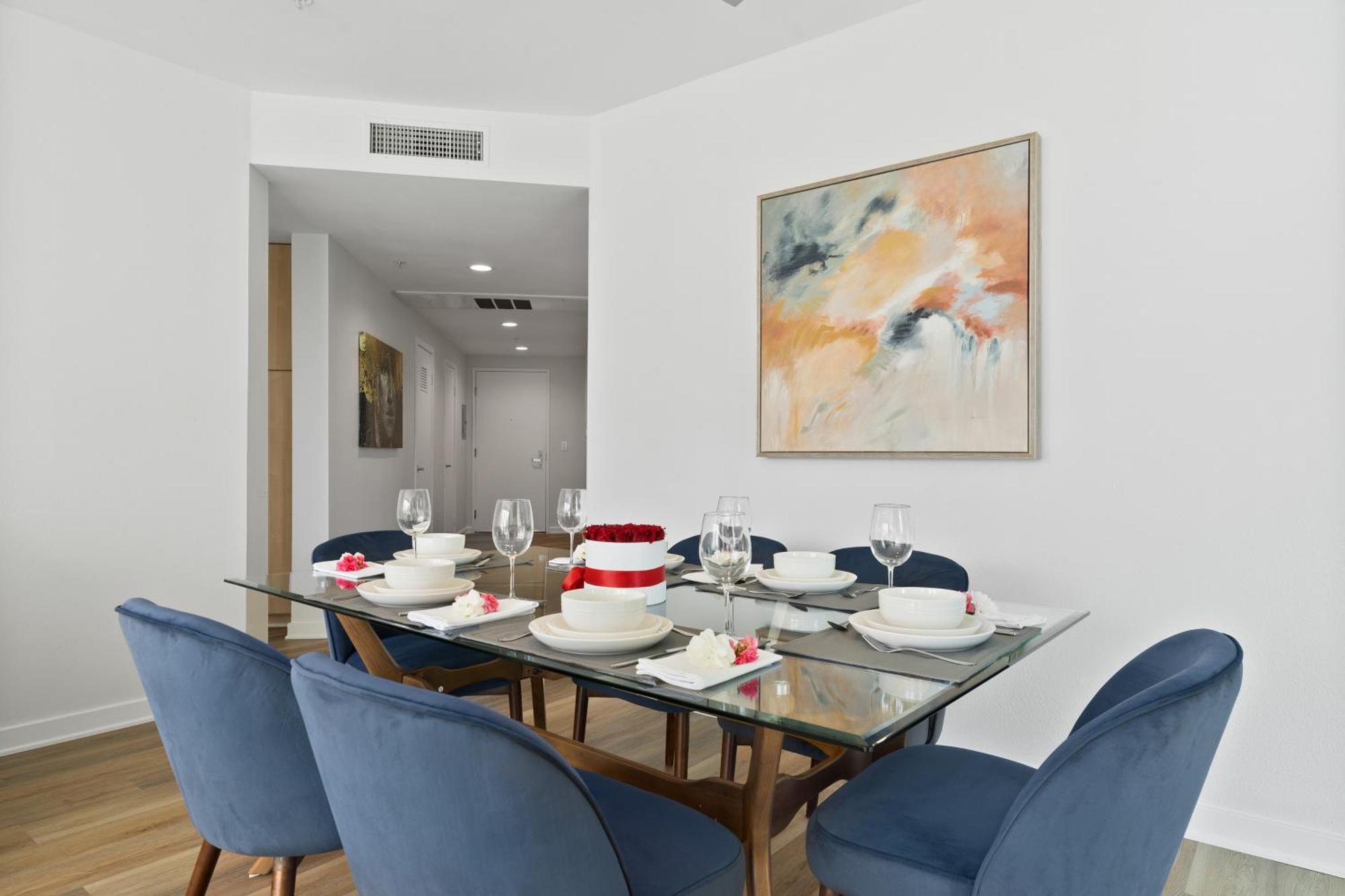 Apartamento The Turquoise Lounge - Chic 2br View Pool, Sauna