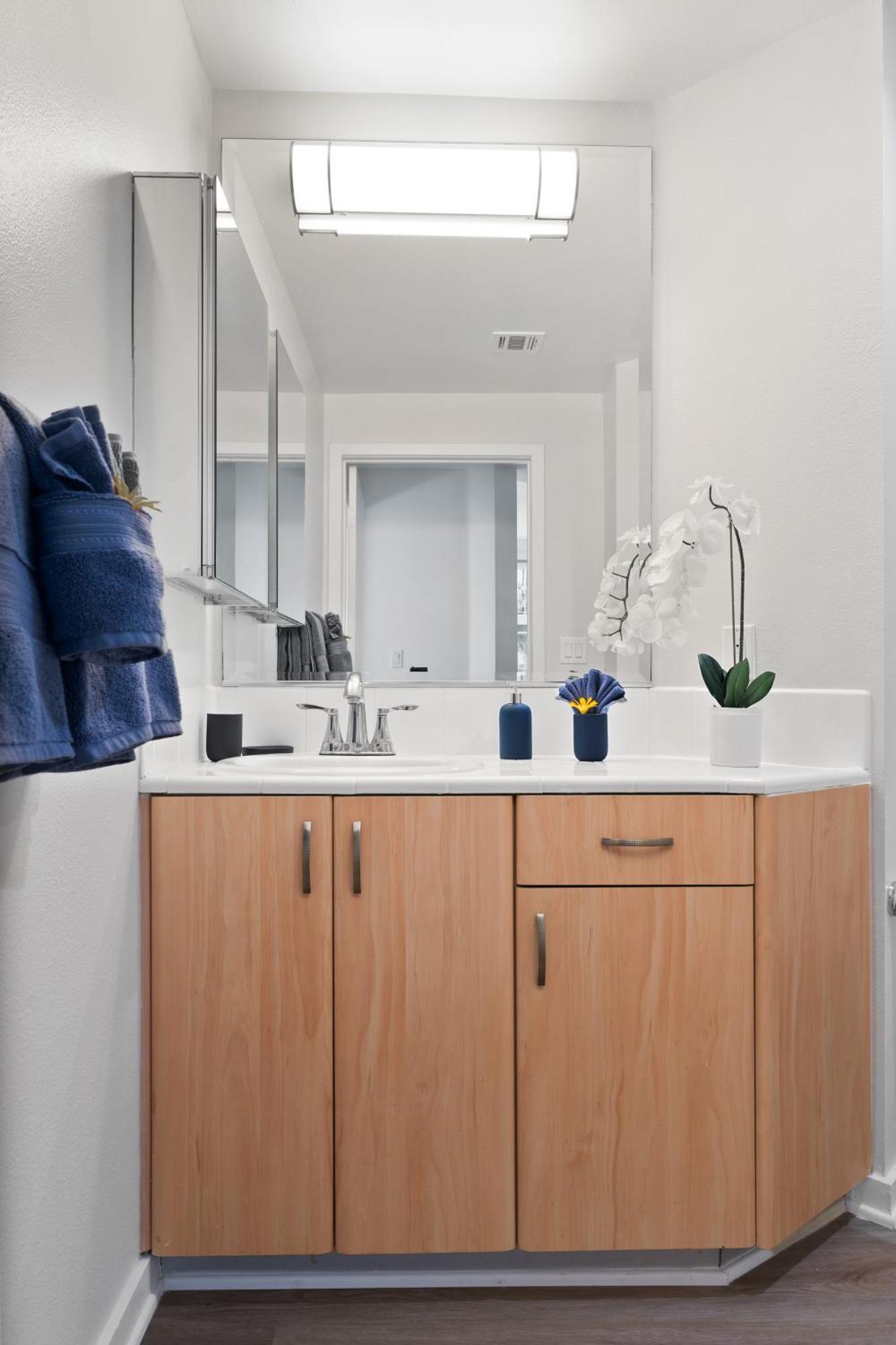 Apartamento The Turquoise Lounge - Chic 2br View Pool, Sauna Los Ángeles
