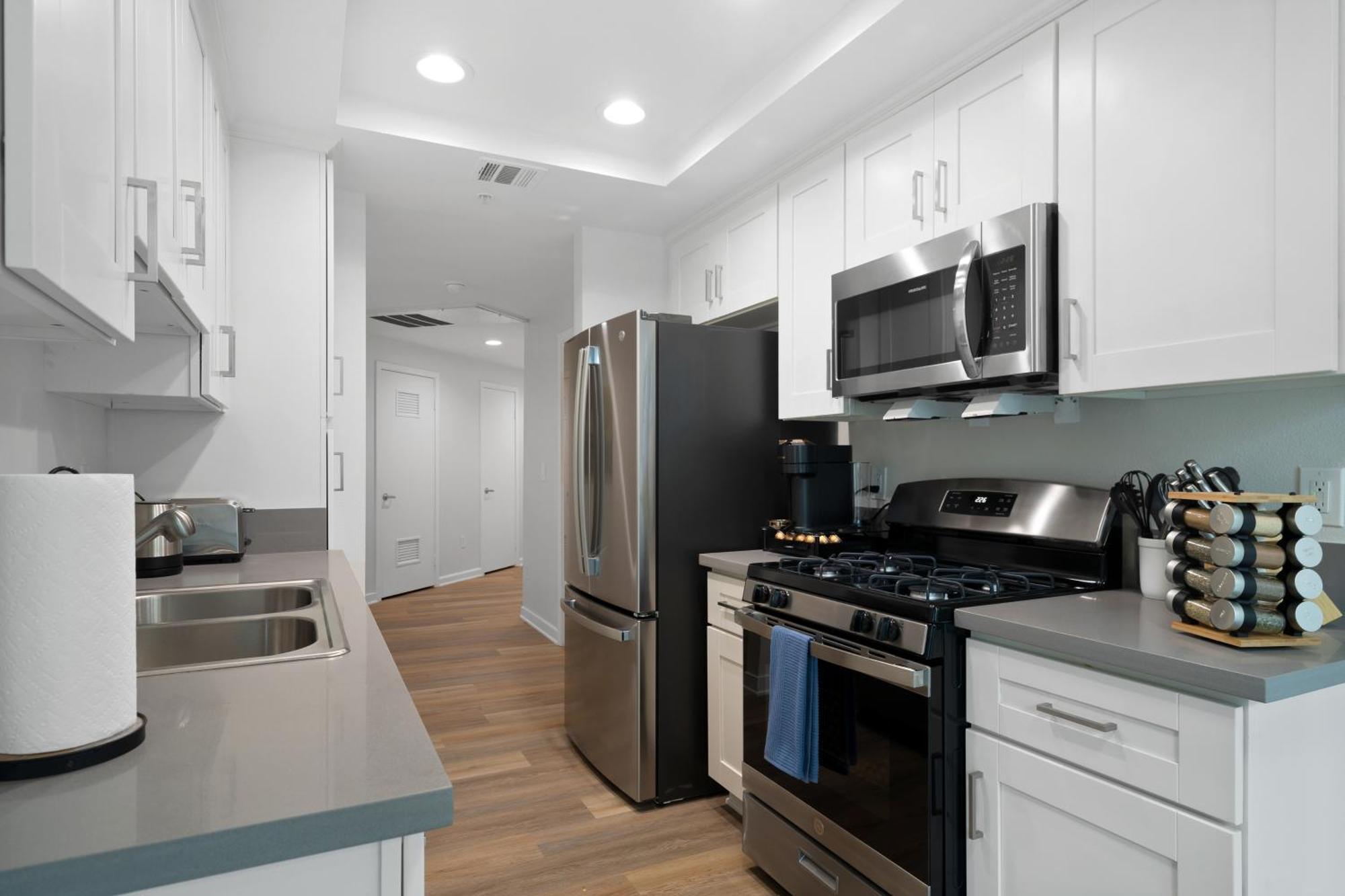 The Turquoise Lounge - Chic 2br View Pool, Sauna * Los Ángeles