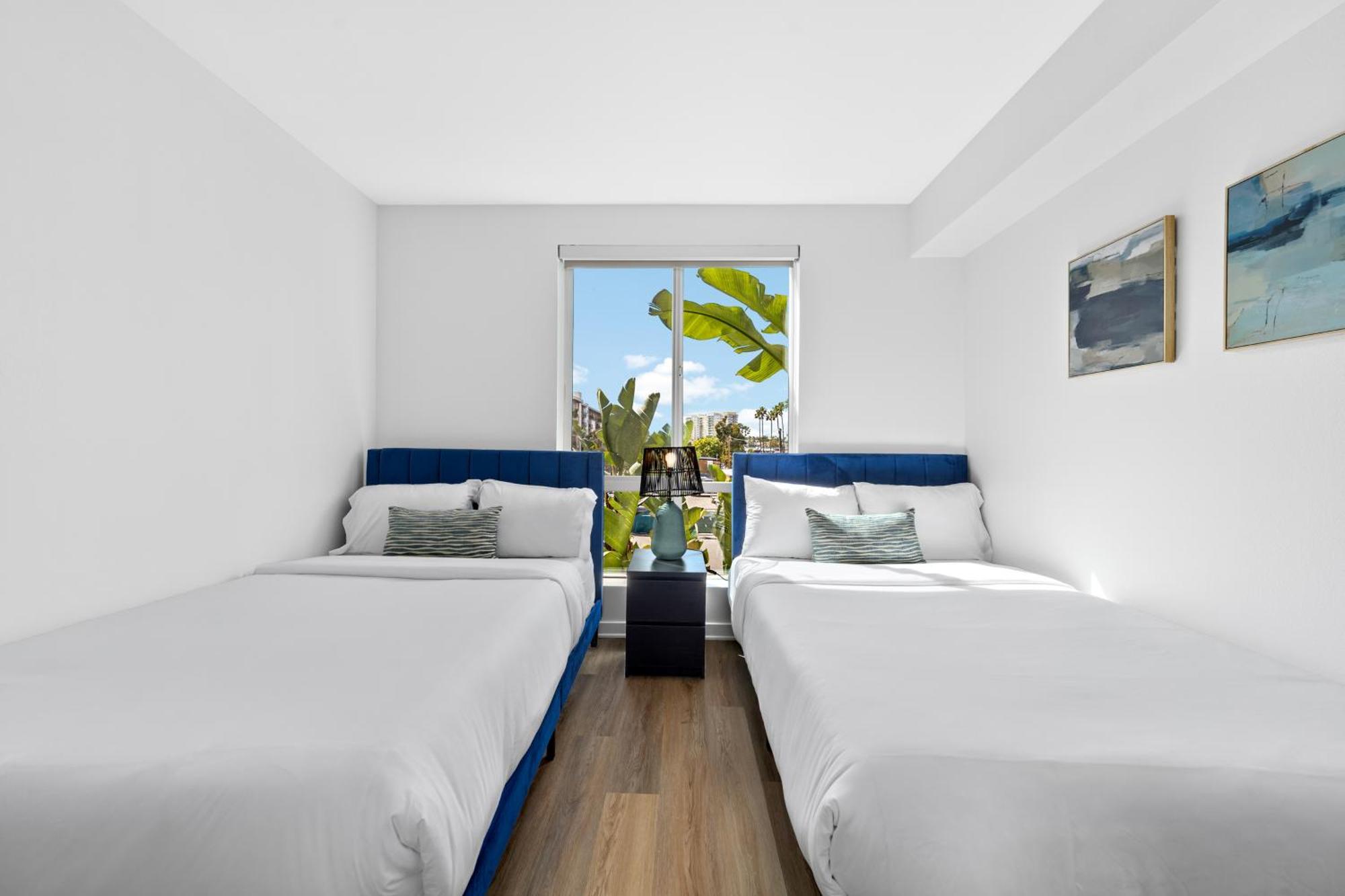 The Turquoise Lounge - Chic 2br View Pool, Sauna Apartamento