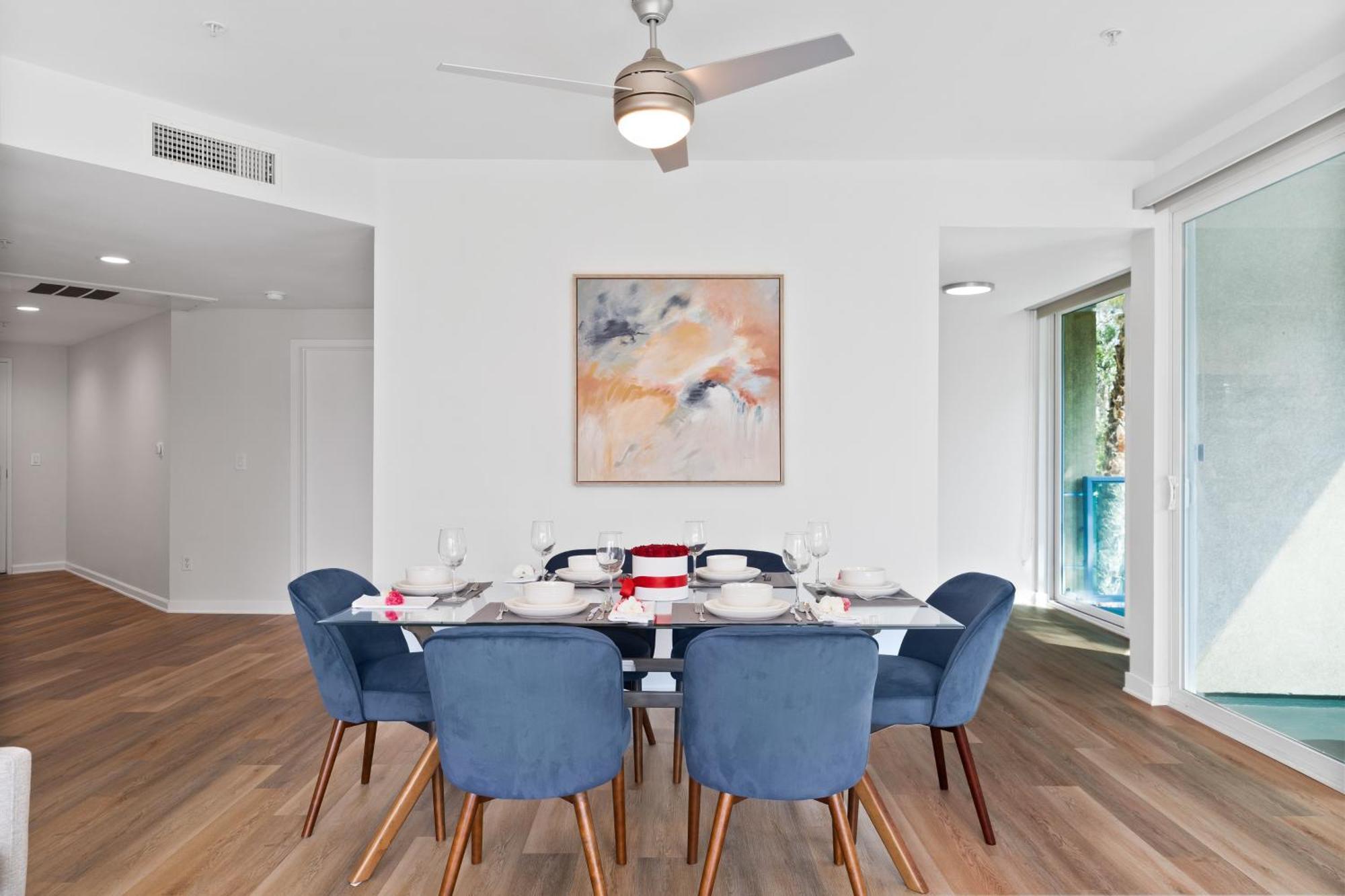 The Turquoise Lounge - Chic 2br View Pool, Sauna Apartamento *